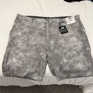 Joseph Abboud Mens shorts - 42
New with tags. Never worn.